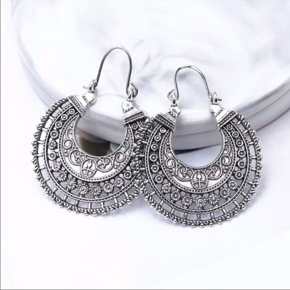 #48 Silver Retro Filigree Crescent Hoop Yoga Earrings - Picture 4 of 5